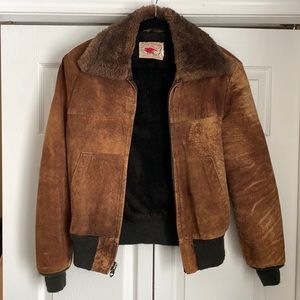 Vintage leather jacket with Sherpa like collar